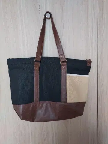 토트백 블랙과 브라운