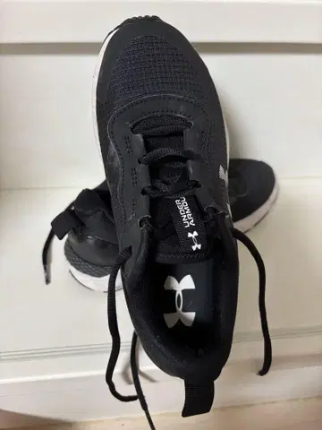 UNDER ARMOR 신발 블랙