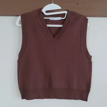 미사용 새상품 ZARA 브라운 V넥 슬리브리스 니트