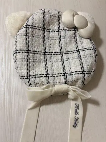 헬로키티 체크 무늬 베레모