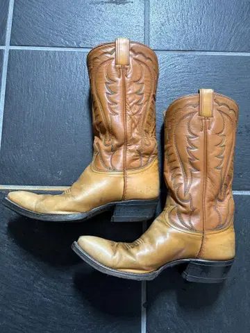 브라운 가죽 웨스턴 부츠