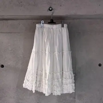 FEKETE 프릴 볼륨 스커트