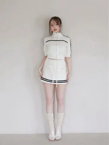 andmary Eve line tops,mini skirt