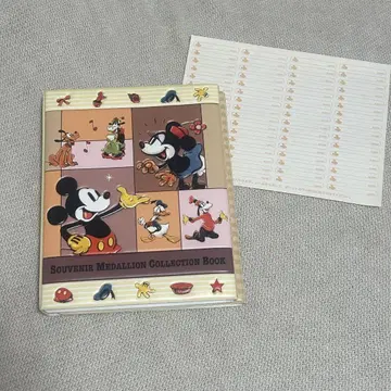 디즈니 수베니어 메달 케이스 + 메달 52개 set