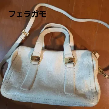 새상품급 페라가모 화이트 숄더백