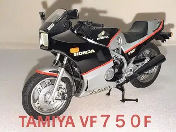 타미야제 1/12 혼다 VF750F 프라모델 완성품