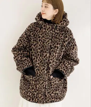 B.C STOCK 후드 부착 보아 코트 레오파드