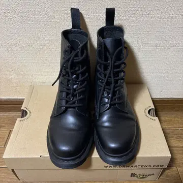 닥터마틴 1460 모노 블랙 8홀 24cm UK5