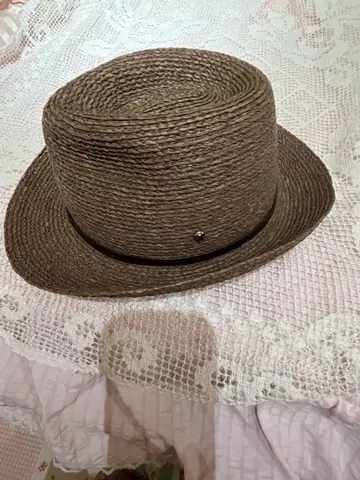헬렌 카민스키 햇 브라운
