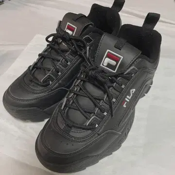 새상품급 FILA 휠라 통굽 블랙스니커즈 디스럽터 25.0cm