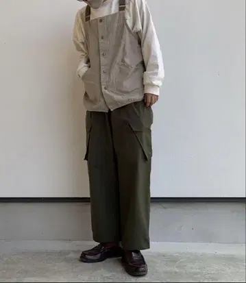 카고 팬츠 올리브색 허리 조절 가능