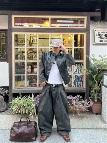 다크 그레이 가죽 라이더 자켓