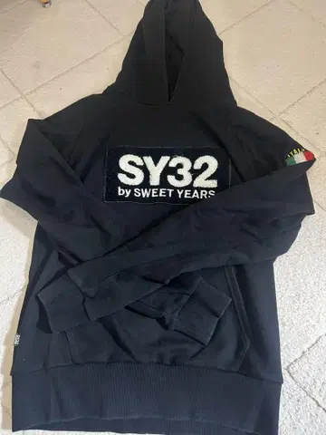 SY32 by SWEET YEARS 블랙 후드 부착 트레이닝복
