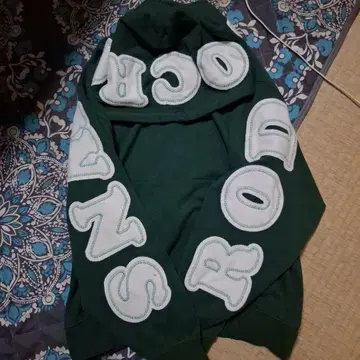 다크 그린 후드 부착 후드티
