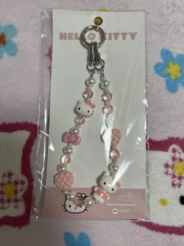 로리즈팜 새상품 미개봉품 헬로키티 퀼팅 모바일 스트랩
