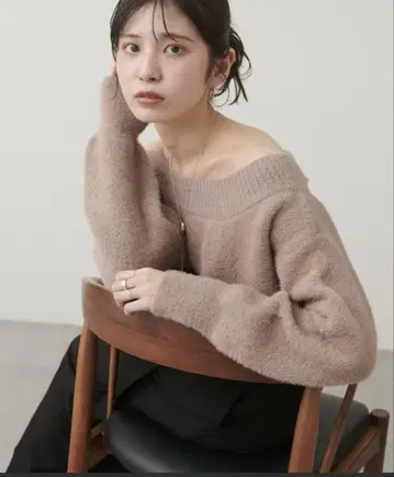 내추럴 꾸뛰르 [어른 내추럴] 라메 샤기 오프숄더 니트