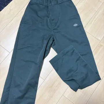 niko and와 dickies 콜라보 다크 그린 워크 팬츠