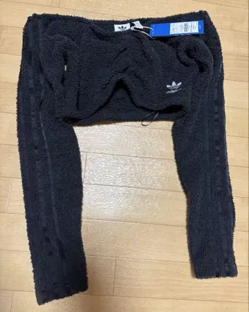 adidas 오프숄더 크롭 상의 블랙