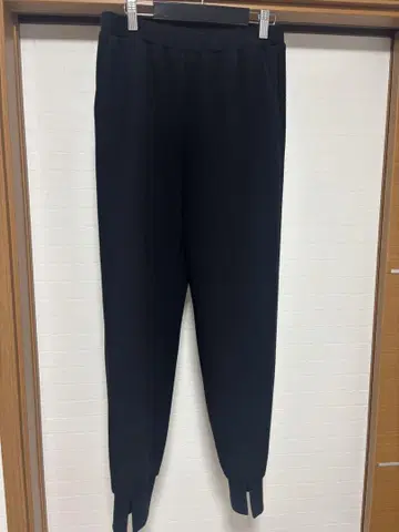블랙 캐주얼 팬츠 밑단 슬릿