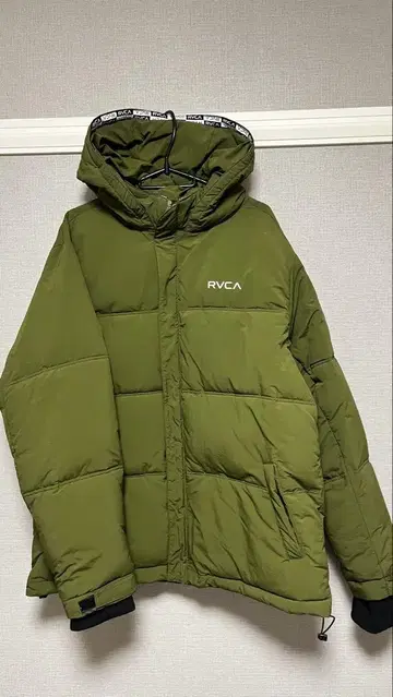 RVCA 올리브 그린 다운 자켓