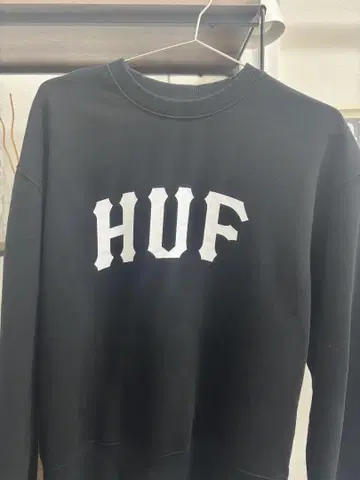 HUF 로고 맨투맨 블랙