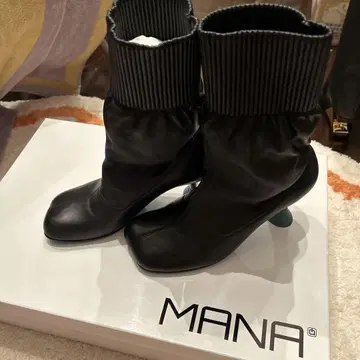 MANA 블랙 가죽 부츠