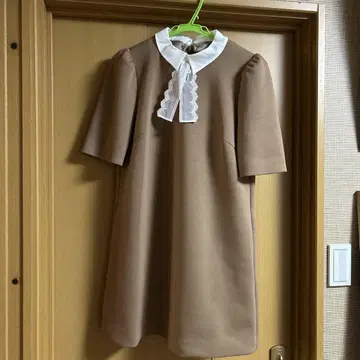 CELFORD 베이지 반팔 미니 원피스