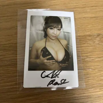 신야마 란 씨의 친필 사인 폴라로이드 1장