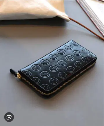 BEAMS 스마일 엠보 장지갑