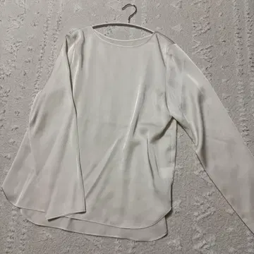 [세탁 가능] 새틴 레이어드 블라우스 UNFILO 앙피로