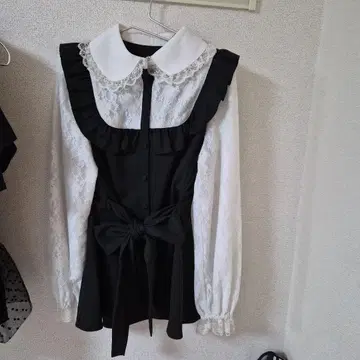 프릴 옷깃 리본 포함 블랙 셋업