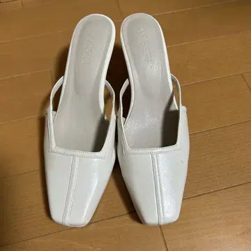 화이트 오픈토 슬링백 뮬