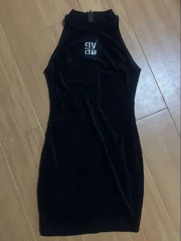 GYDA 블랙 슬리브리스 미니 원피스