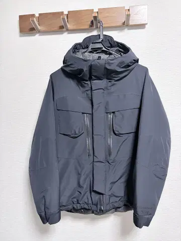 White Mountaineering GORE-TEX 다운 자켓