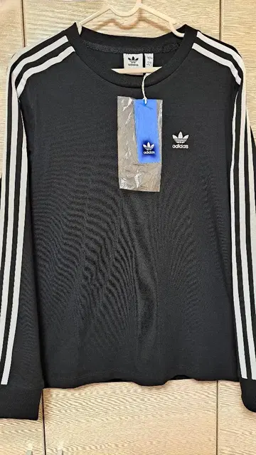 [ 미사용 새상품/택 포함 ] 아디다스 롱 슬리브 T셔츠 GN2911