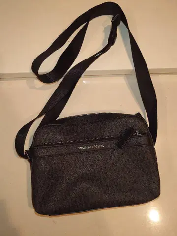 MICHAEL KORS 마이클코어스 남성용 숄더백 블랙 로고 패턴