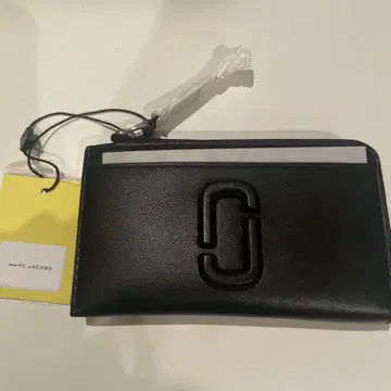 MARC JACOBS 블랙 프래그먼트 케이스