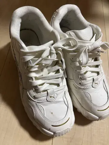 PUMA 화이트 스니커즈 꽃무늬 자수