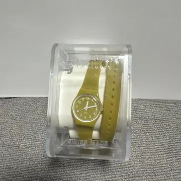 Swatch 올리브 그린 아날로그 시계
