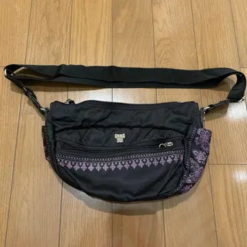 ANNA SUI 블랙 보라색 자수 숄더백