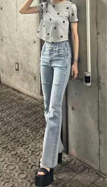 새상품 EMODA 사이드 오픈 하이웨스트 플레어 진 데님