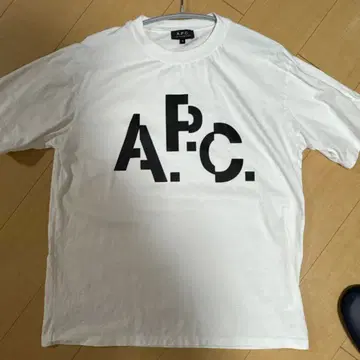 [ A.P.C. ] 별주 DECALE 프린트 티셔츠 M 사이즈
