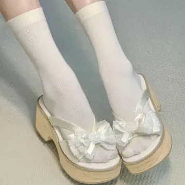 [새상품급] 걸리시 스타일 통굽 샌들 화이트 리본 포함