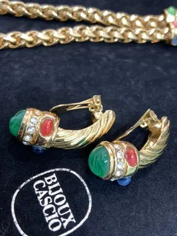 BIJOUX CASCIO의 금테 목걸이와 귀찌 세트