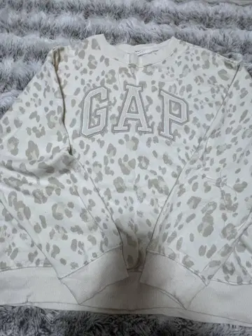GAP 레오파드 무늬 트레이닝복 크림색