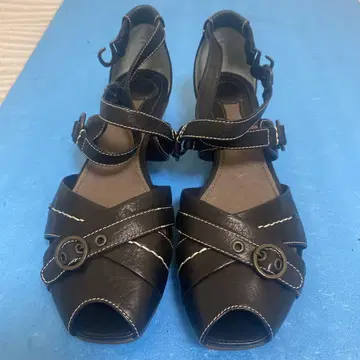 새상품급 블랙 가죽 오픈토 샌들 25.0cm