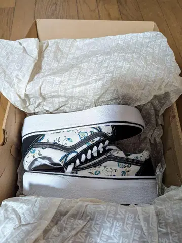 새상품급 미사용 Vans 페이즐리 하이컷 스니커즈