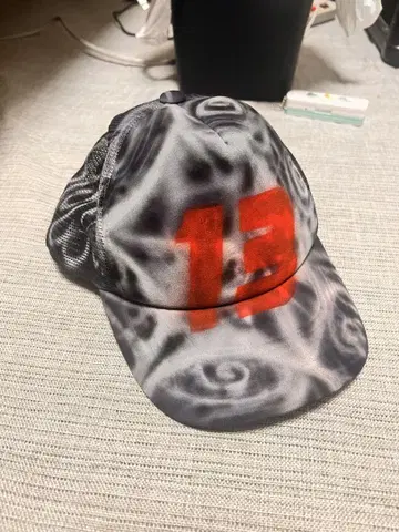 Design cap 13