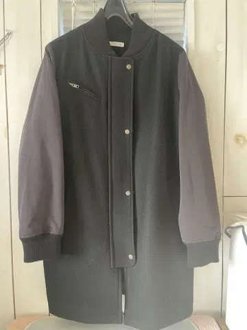 블랙 코트 울 혼방 소재