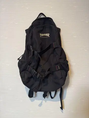 THRASHER 블랙 백팩
